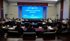 <b>专家组碰头会正在从楼824室召开</b>